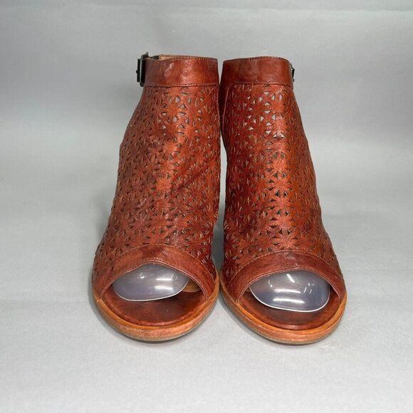 Trask Parker Sandals Women's Size 7 Rust Slingback Perforated Leather Heels - Picture 2 of 11